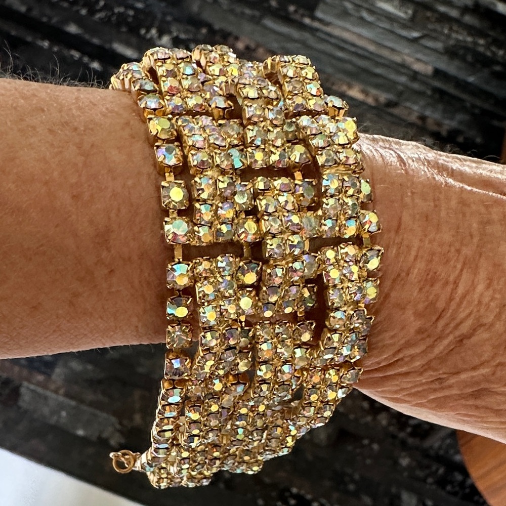 Elegant Gold Crystal Bracelet